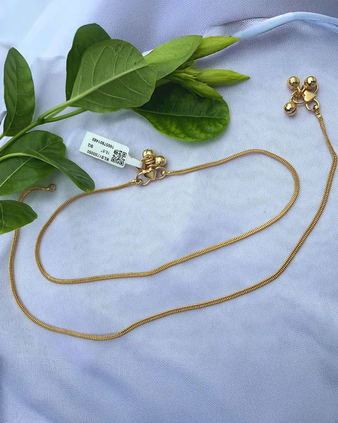 Sarika Sleek Gold Anklets