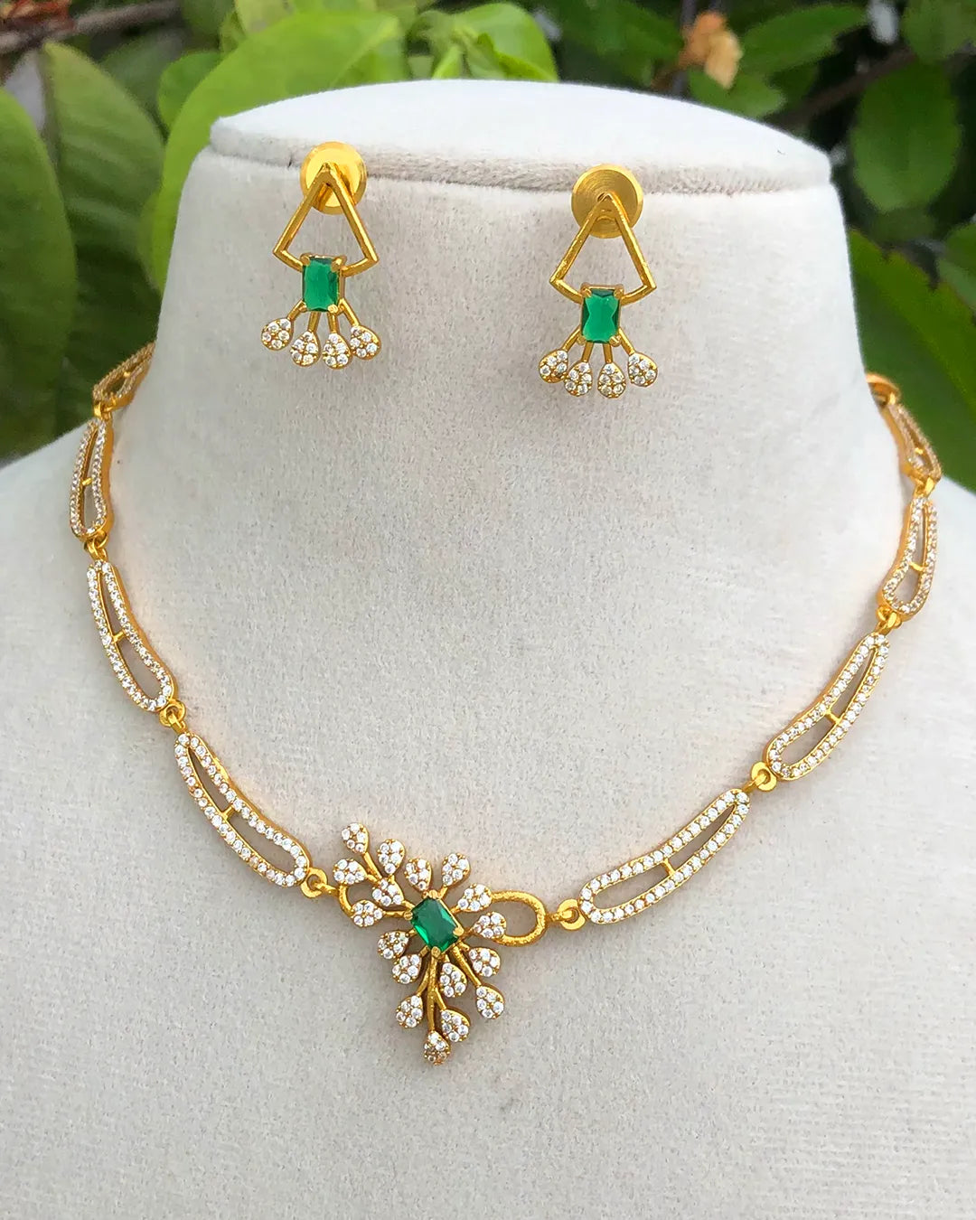 Vanya Emerald Spark Jewellery Set